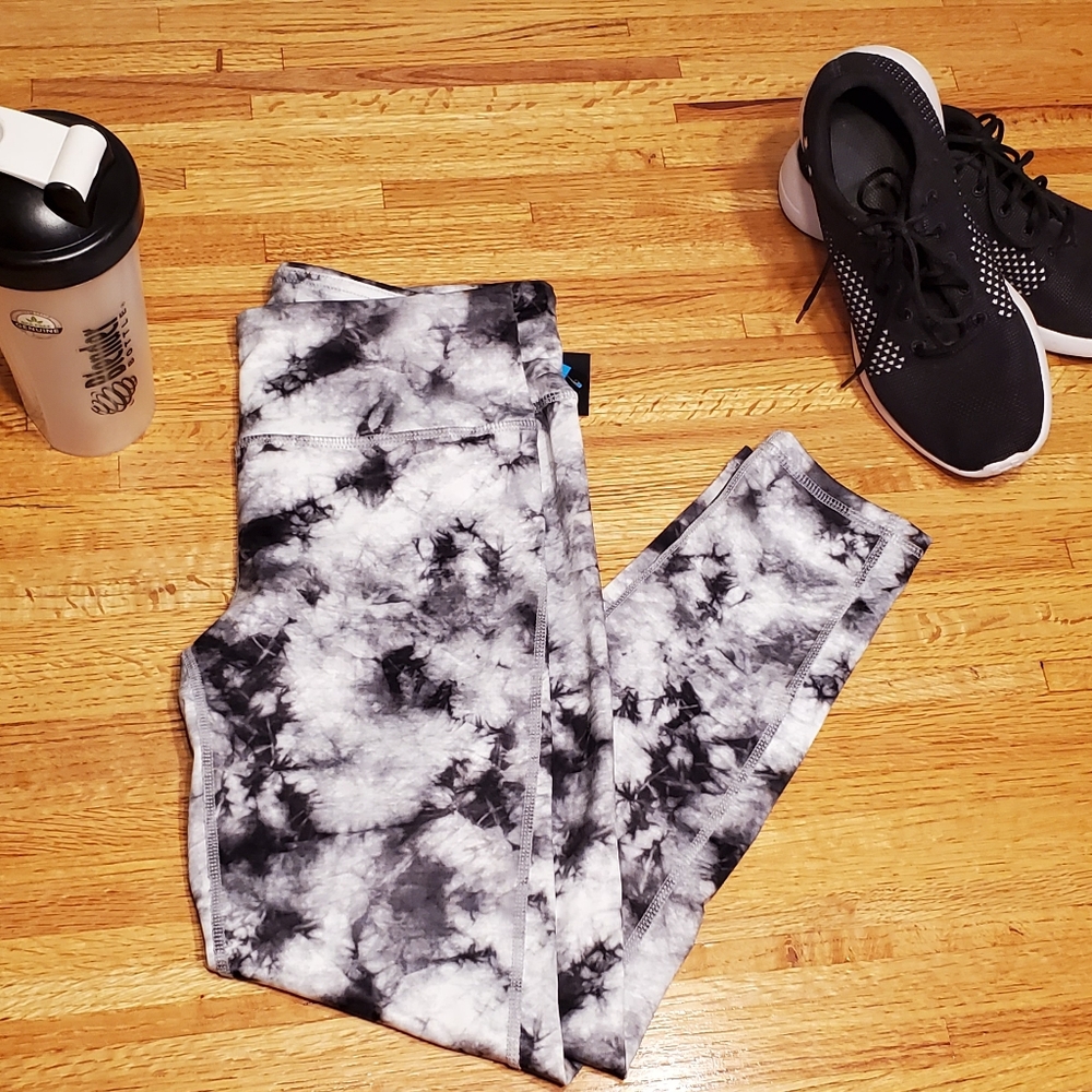 🆕️ Black Tie Dye Active Capris